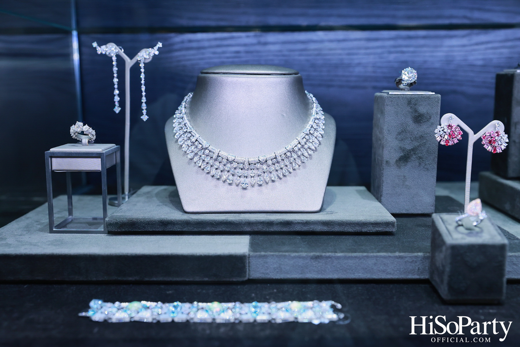 GEMS PAVILION เปิดตัวคอลเลกชัน ‘THE LINÉA’ ที่ร้อยเรียงความงาม ผ่านทุกจังหวะของเส้นสาย