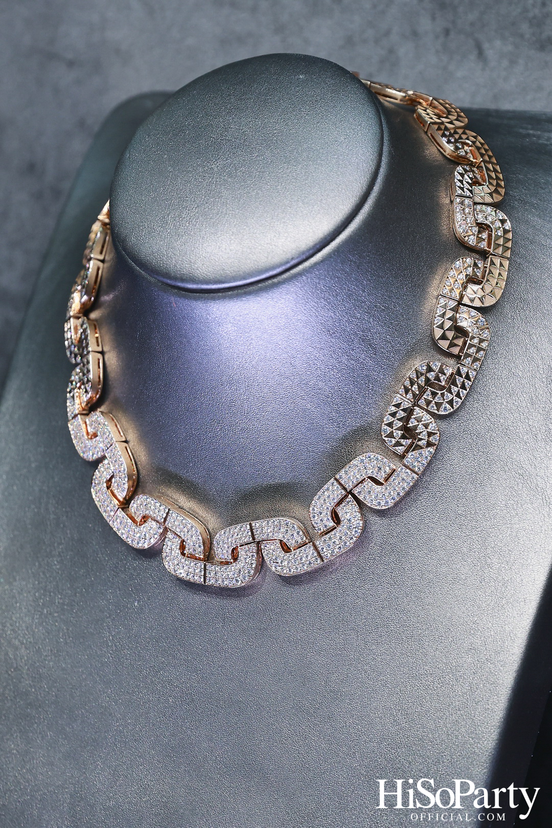 GEMS PAVILION เปิดตัวคอลเลกชัน ‘THE LINÉA’ ที่ร้อยเรียงความงาม ผ่านทุกจังหวะของเส้นสาย