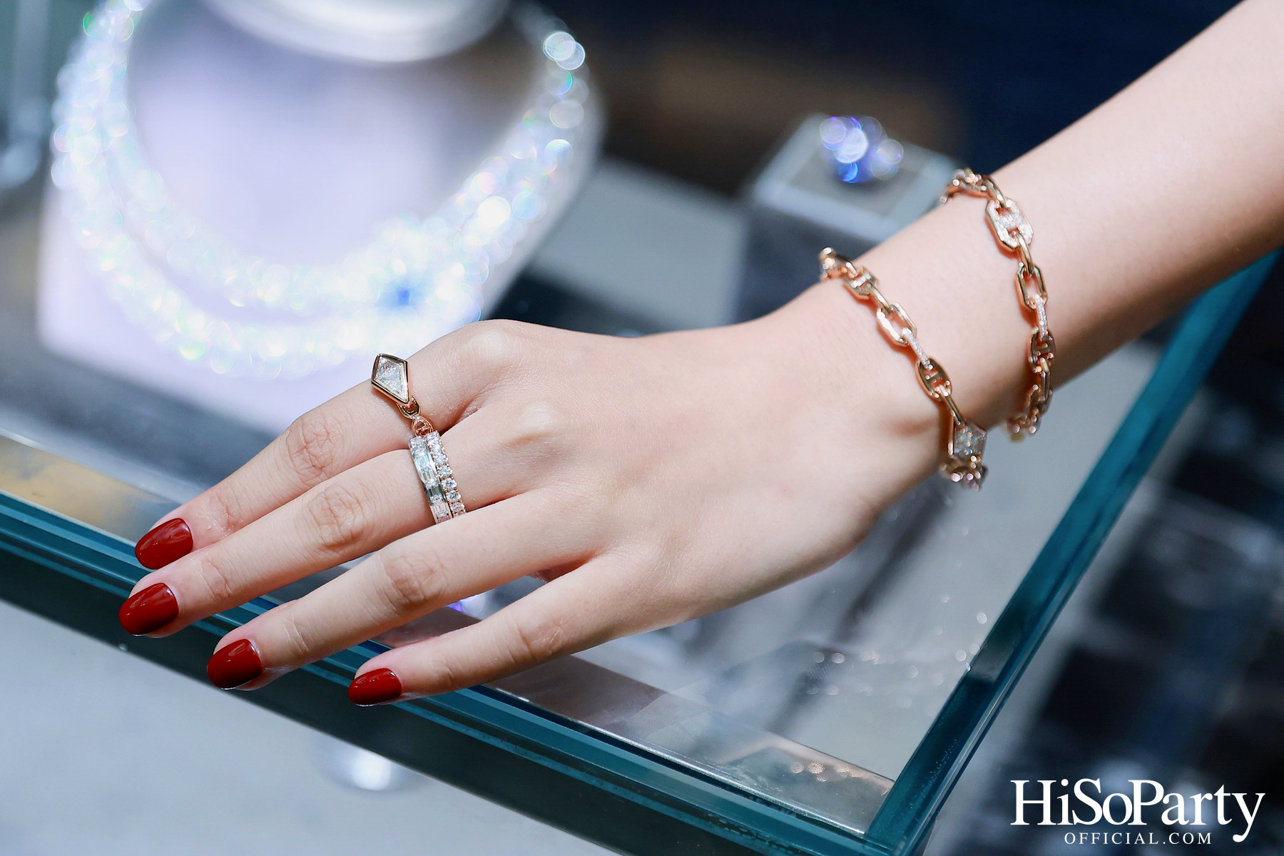 GEMS PAVILION เปิดตัวคอลเลกชัน ‘THE LINÉA’ ที่ร้อยเรียงความงาม ผ่านทุกจังหวะของเส้นสาย