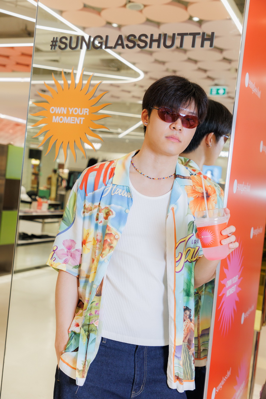 Sunglass Hut เปิดตัวแคมเปญระดับโลก ‘Own Your Moment’ ที่ประเทศไทยเป็นแห่งแรก จุดประกายความมั่นใจผ่านสไตล์แว่นตากันแดด