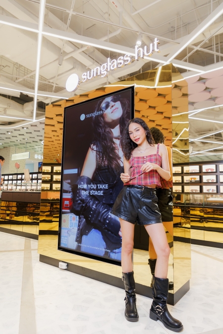 Sunglass Hut เปิดตัวแคมเปญระดับโลก ‘Own Your Moment’ ที่ประเทศไทยเป็นแห่งแรก จุดประกายความมั่นใจผ่านสไตล์แว่นตากันแดด