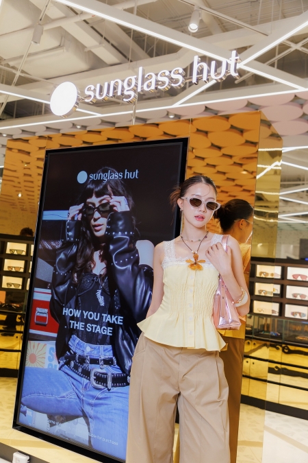 Sunglass Hut เปิดตัวแคมเปญระดับโลก ‘Own Your Moment’ ที่ประเทศไทยเป็นแห่งแรก จุดประกายความมั่นใจผ่านสไตล์แว่นตากันแดด