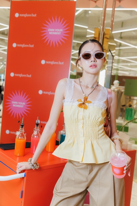 Sunglass Hut เปิดตัวแคมเปญระดับโลก ‘Own Your Moment’ ที่ประเทศไทยเป็นแห่งแรก จุดประกายความมั่นใจผ่านสไตล์แว่นตากันแดด