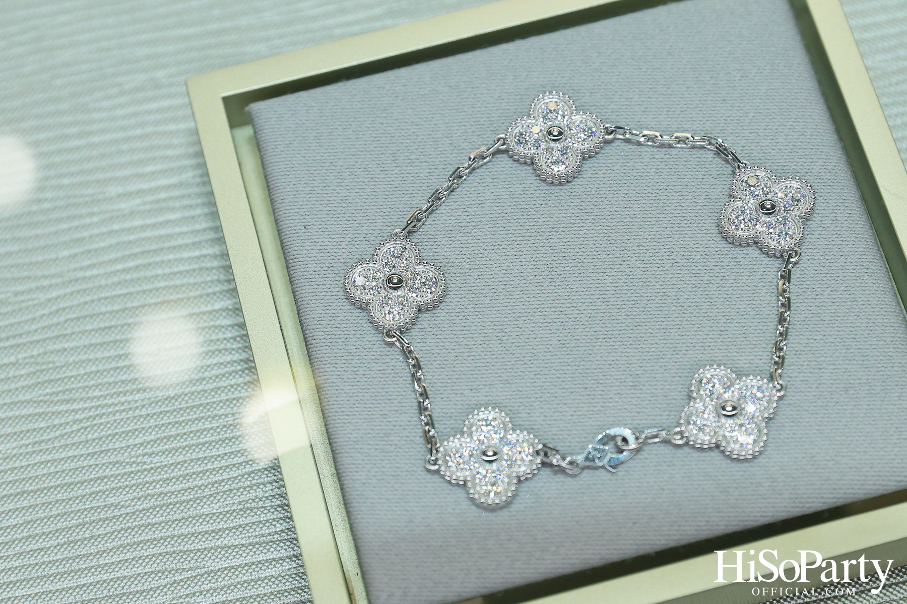 Van Cleef & Arpels เปิดตัวบูติกแห่งใหม่ ณ สยามพารากอน สะท้อนเสน่ห์แห่งเมซงฝรั่งเศส ผสานศิลปะและวัฒนธรรมไทยอย่างละเมียดละไม