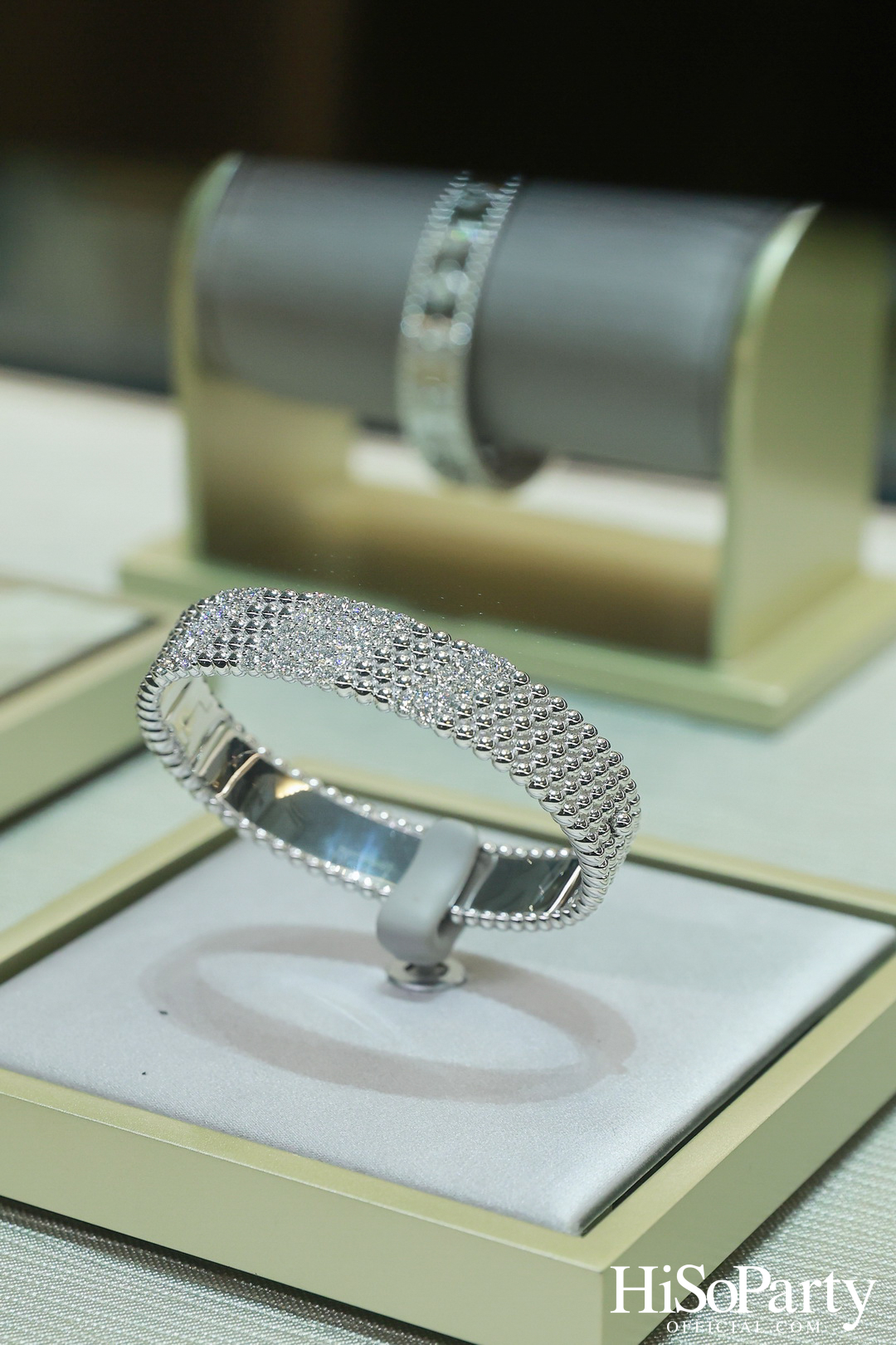 Van Cleef & Arpels เปิดตัวบูติกแห่งใหม่ ณ สยามพารากอน สะท้อนเสน่ห์แห่งเมซงฝรั่งเศส ผสานศิลปะและวัฒนธรรมไทยอย่างละเมียดละไม