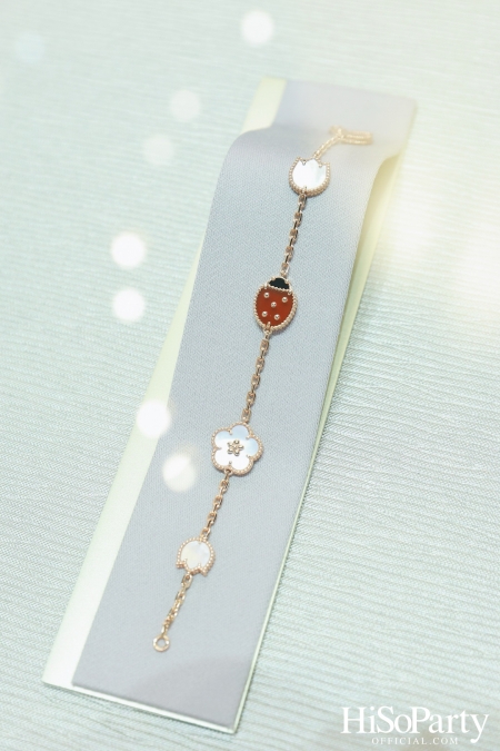 Van Cleef & Arpels เปิดตัวบูติกแห่งใหม่ ณ สยามพารากอน สะท้อนเสน่ห์แห่งเมซงฝรั่งเศส ผสานศิลปะและวัฒนธรรมไทยอย่างละเมียดละไม