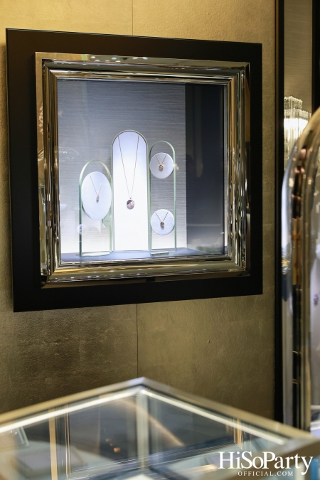 Van Cleef & Arpels เปิดตัวบูติกแห่งใหม่ ณ สยามพารากอน สะท้อนเสน่ห์แห่งเมซงฝรั่งเศส ผสานศิลปะและวัฒนธรรมไทยอย่างละเมียดละไม