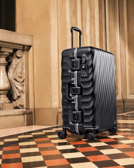 TUMI เปิดตัวกระเป๋าเดินทางรุ่น 19 DEGREE LITE พร้อมแคมเปญโฆษณาที่นำแสดงโดย LANDO NORRIS 