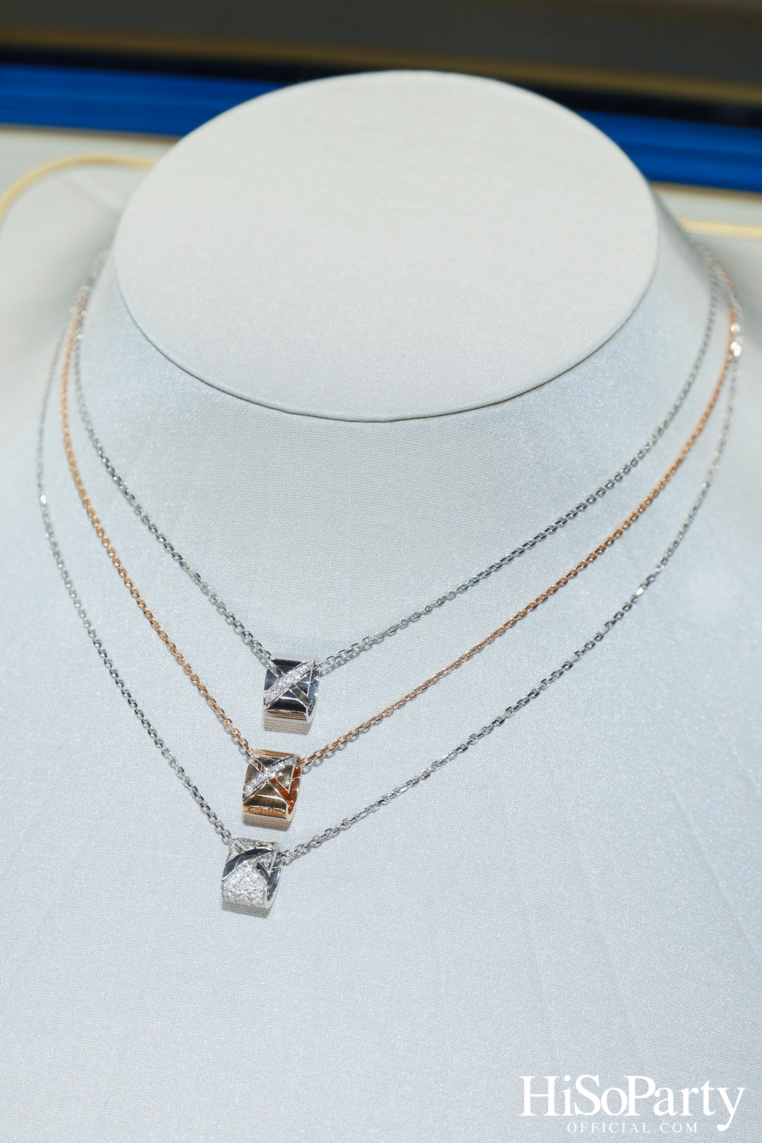 Chaumet แบรนด์เครื่องประดับชั้นสูงจากฝรั่งเศส ร่วมเฉลิมฉลอง Pride Month ด้วยอินสตอลเลชันพิเศษภายในบูติก