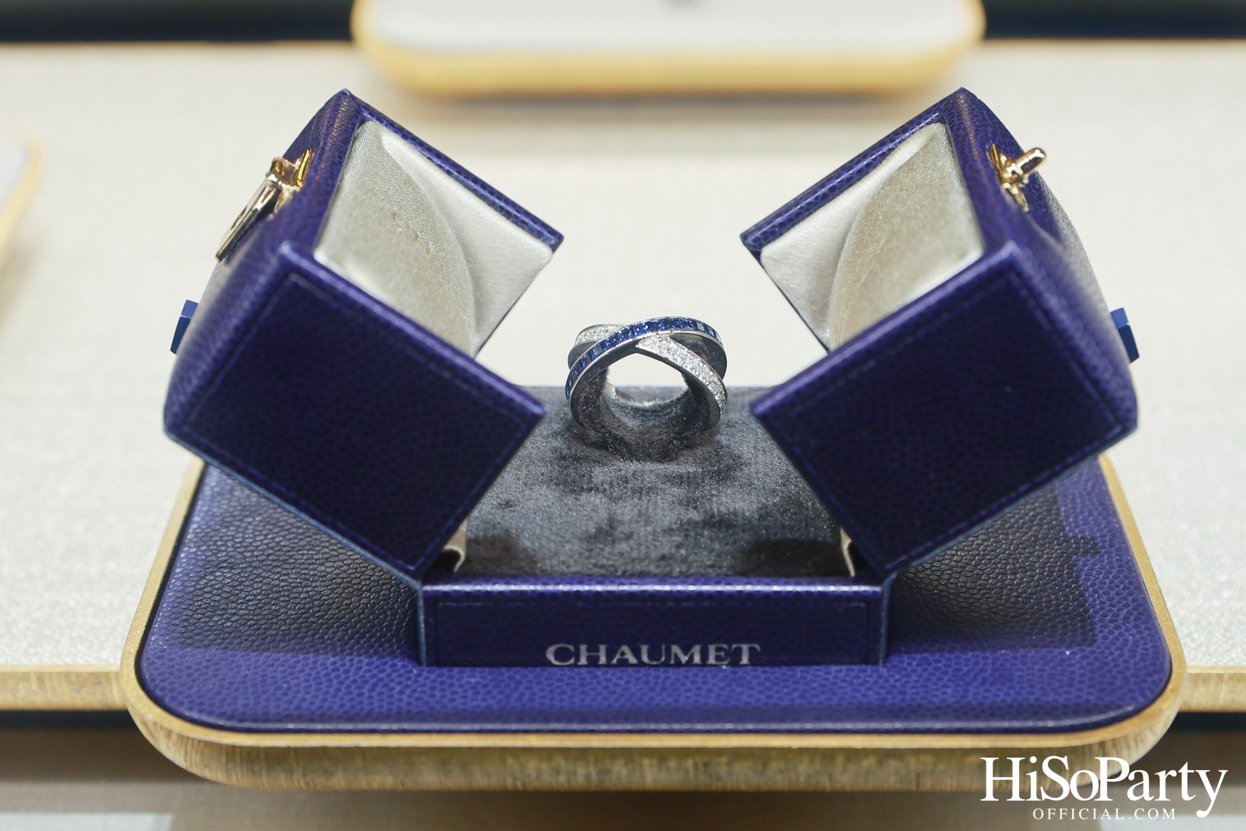 Chaumet แบรนด์เครื่องประดับชั้นสูงจากฝรั่งเศส ร่วมเฉลิมฉลอง Pride Month ด้วยอินสตอลเลชันพิเศษภายในบูติก