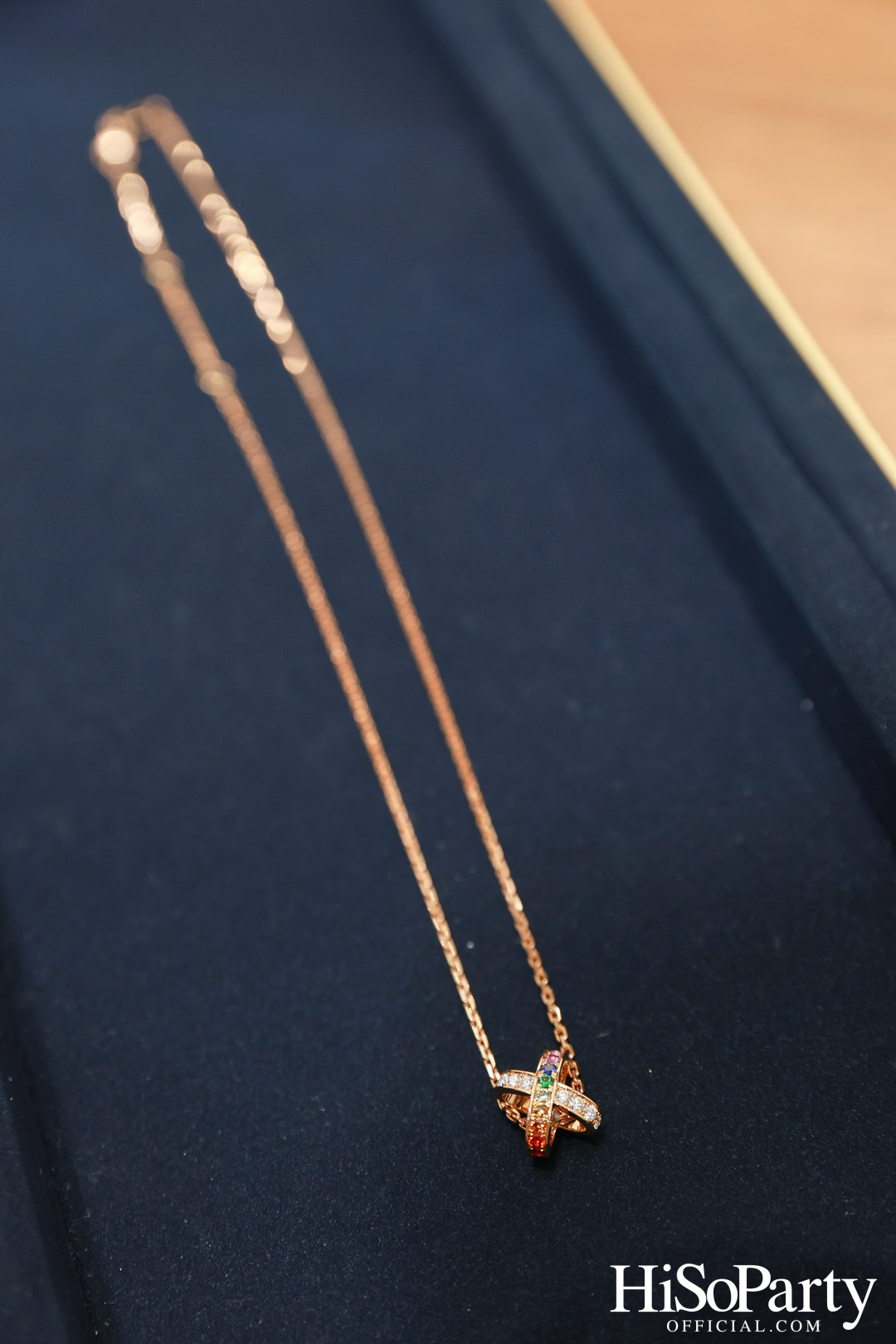 Chaumet แบรนด์เครื่องประดับชั้นสูงจากฝรั่งเศส ร่วมเฉลิมฉลอง Pride Month ด้วยอินสตอลเลชันพิเศษภายในบูติก