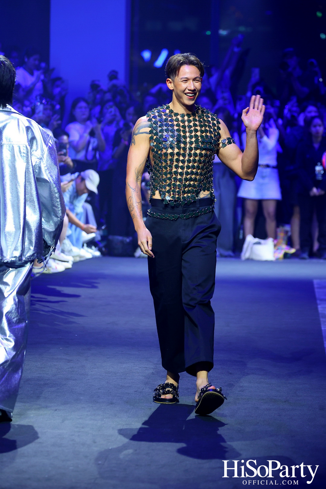  EM DISTRICT เปิดรันเวย์ ‘EMFASHIONICON EDGE’ ในคอนเซปต์ The Essence of Bangkok พร้อมเปิดฉากเดือน PRIDE