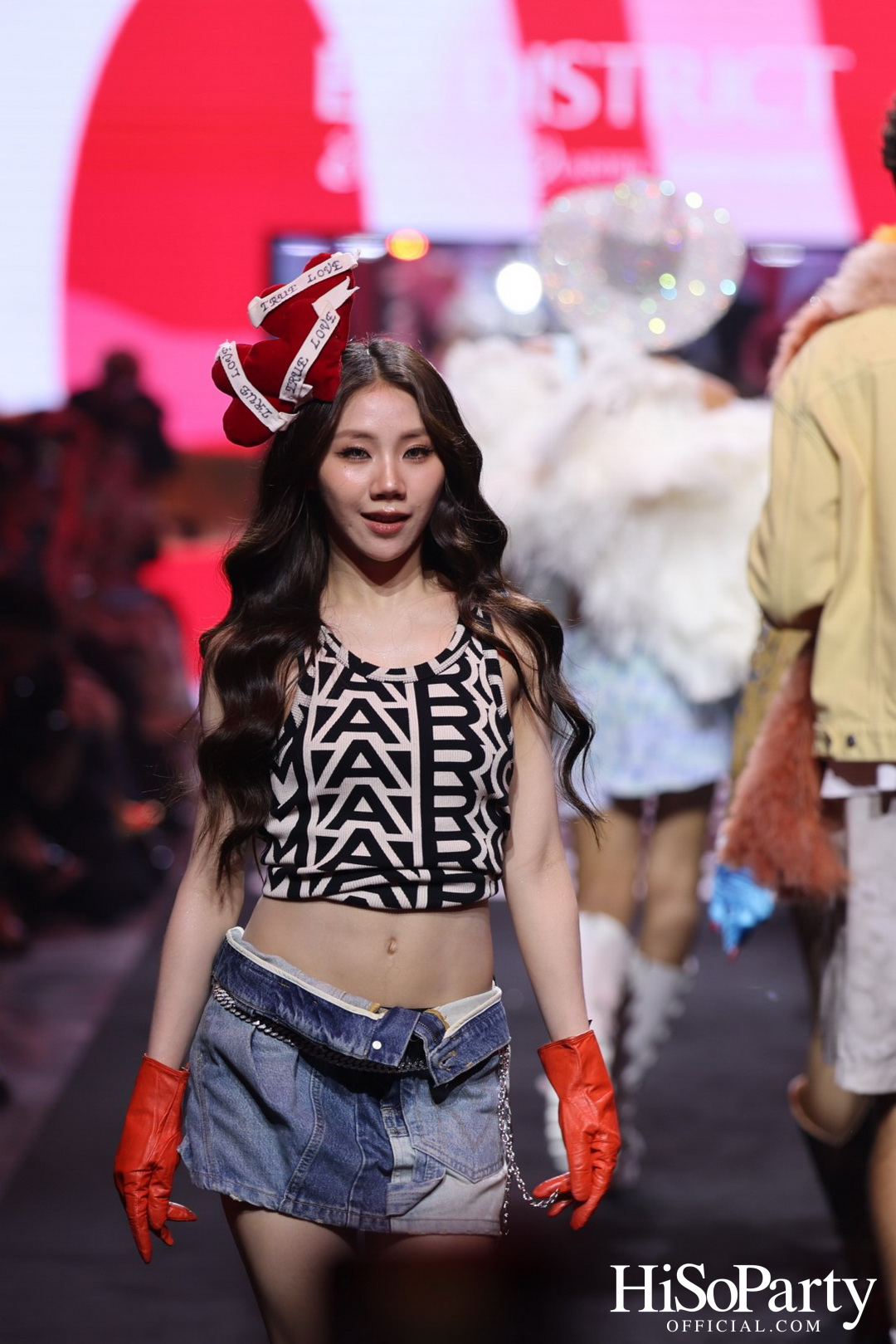  EM DISTRICT เปิดรันเวย์ ‘EMFASHIONICON EDGE’ ในคอนเซปต์ The Essence of Bangkok พร้อมเปิดฉากเดือน PRIDE