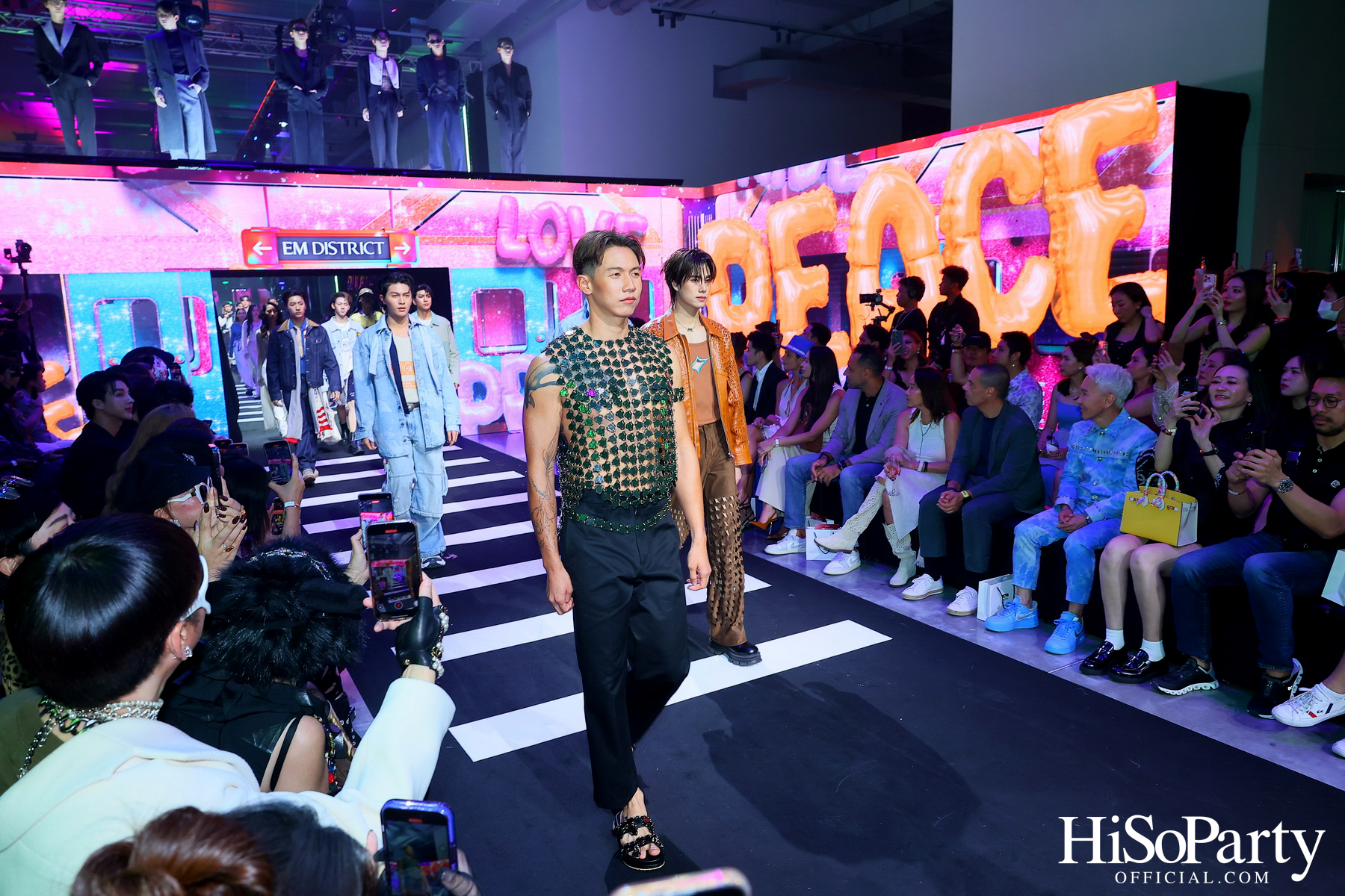  EM DISTRICT เปิดรันเวย์ ‘EMFASHIONICON EDGE’ ในคอนเซปต์ The Essence of Bangkok พร้อมเปิดฉากเดือน PRIDE