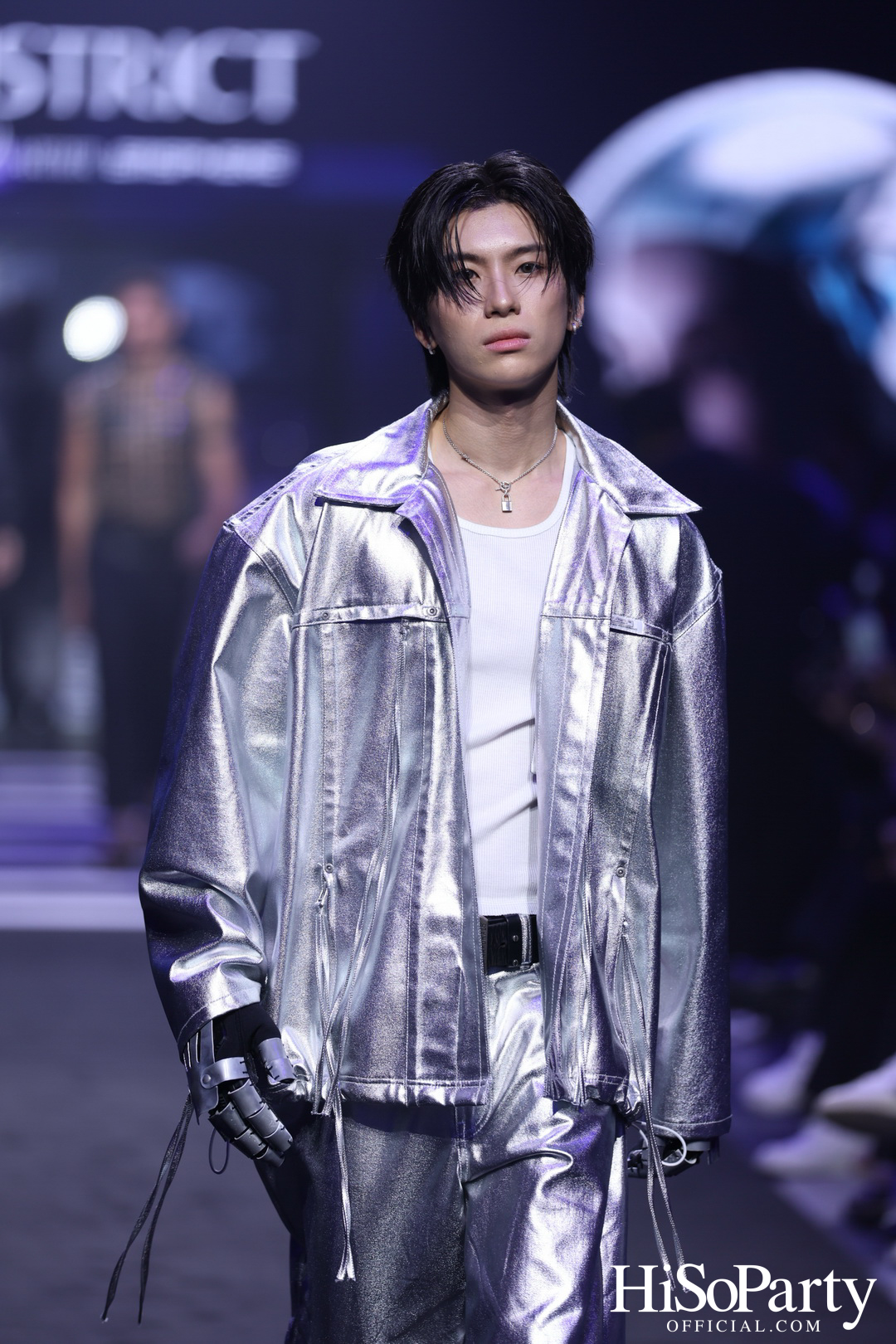  EM DISTRICT เปิดรันเวย์ ‘EMFASHIONICON EDGE’ ในคอนเซปต์ The Essence of Bangkok พร้อมเปิดฉากเดือน PRIDE