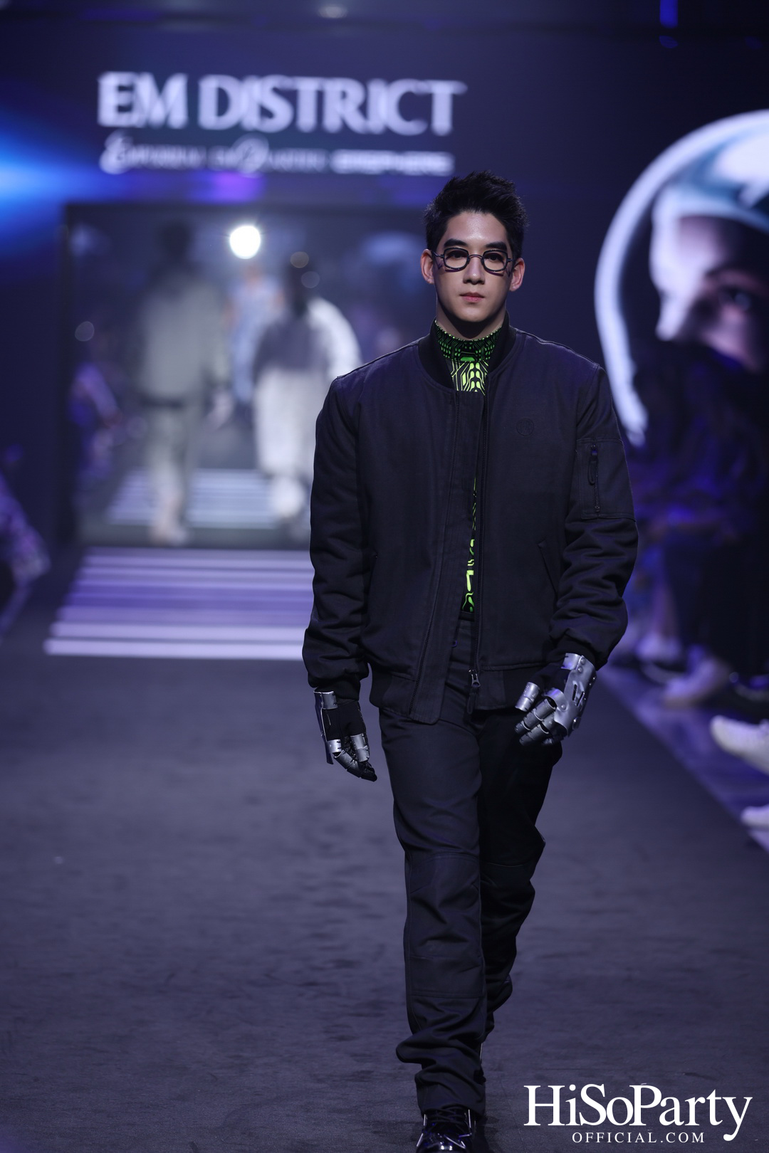  EM DISTRICT เปิดรันเวย์ ‘EMFASHIONICON EDGE’ ในคอนเซปต์ The Essence of Bangkok พร้อมเปิดฉากเดือน PRIDE