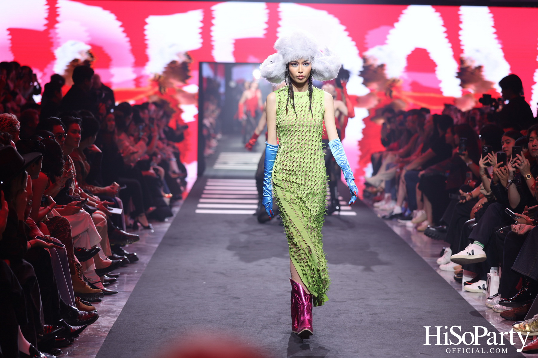  EM DISTRICT เปิดรันเวย์ ‘EMFASHIONICON EDGE’ ในคอนเซปต์ The Essence of Bangkok พร้อมเปิดฉากเดือน PRIDE