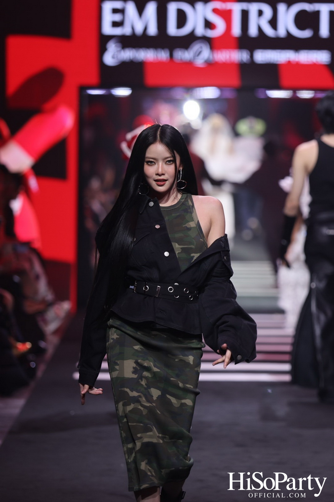  EM DISTRICT เปิดรันเวย์ ‘EMFASHIONICON EDGE’ ในคอนเซปต์ The Essence of Bangkok พร้อมเปิดฉากเดือน PRIDE