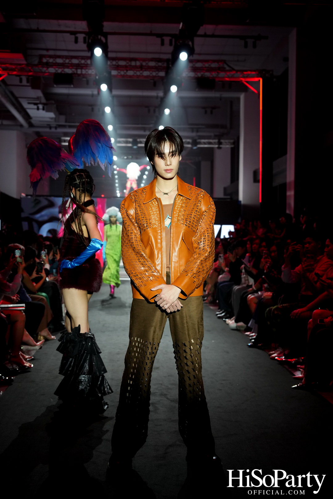  EM DISTRICT เปิดรันเวย์ ‘EMFASHIONICON EDGE’ ในคอนเซปต์ The Essence of Bangkok พร้อมเปิดฉากเดือน PRIDE