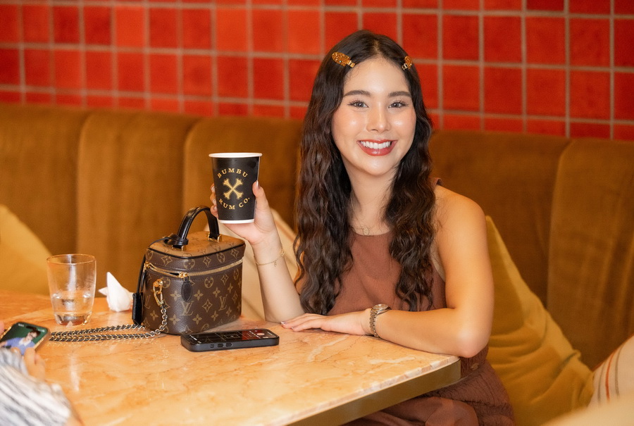 'Sip into the Sunset' ค่ำคืนสุดชิลริมทะเลภูเก็ต กับเครื่องดื่มพรีเมียมและวิวพระอาทิตย์ตกสุดโรแมนติก