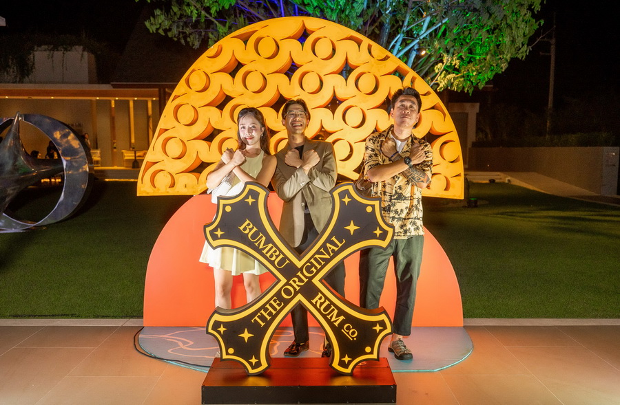 'Sip into the Sunset' ค่ำคืนสุดชิลริมทะเลภูเก็ต กับเครื่องดื่มพรีเมียมและวิวพระอาทิตย์ตกสุดโรแมนติก