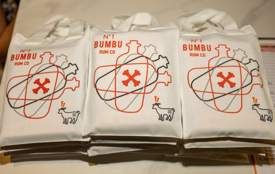 'Sip into the Sunset' ค่ำคืนสุดชิลริมทะเลภูเก็ต กับเครื่องดื่มพรีเมียมและวิวพระอาทิตย์ตกสุดโรแมนติก