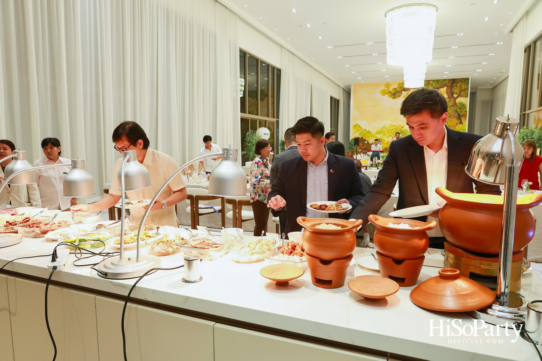 ครอบครัวลีโอณีโอ-มหากิจศิริ จัดงานเลี้ยงรับรองเอกอัครราชทูตฟิลิปปินส์ ท่ามกลางบรรยากาศอบอุ่น