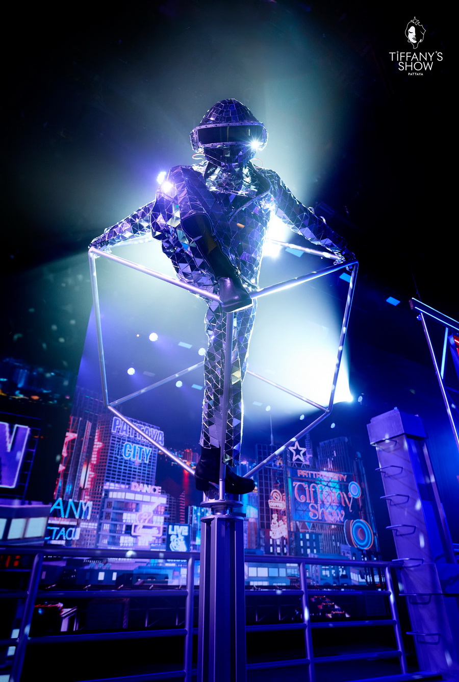 ทิฟฟานี่โชว์ พัทยา เปิดตัวการแสดงใหม่ ‘Crystallize a Dream’ ฉลอง 50 ปีแห่งตำนานบนเวทีระดับโลก