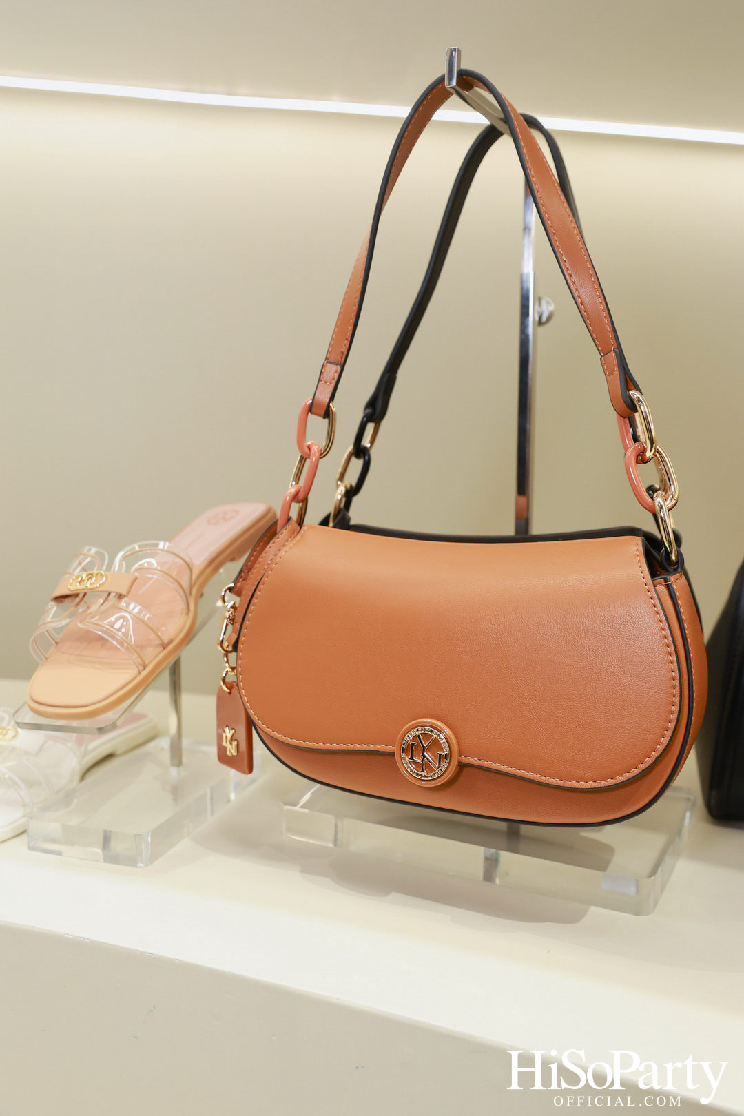 LYN เปิดตัวแคมเปญ ‘It’s a Bow Day’ ดึง โบว์ – เมลดา ถ่ายทอดเสน่ห์ผู้หญิงยุคใหม่ ต้อนรับ Fall 2025