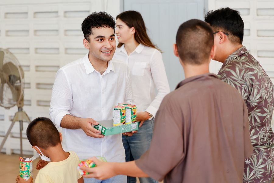 EM DISTRICT LA BELLE et LE BEAU รุ่นที่ 1 ร่วมกิจกรรมพิเศษ แบ่งปันรอยยิ้มให้น้องๆ ผู้พิการทางการเห็น