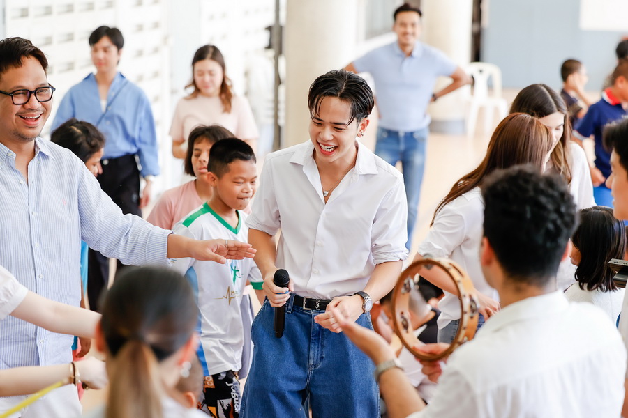 EM DISTRICT LA BELLE et LE BEAU รุ่นที่ 1 ร่วมกิจกรรมพิเศษ แบ่งปันรอยยิ้มให้น้องๆ ผู้พิการทางการเห็น