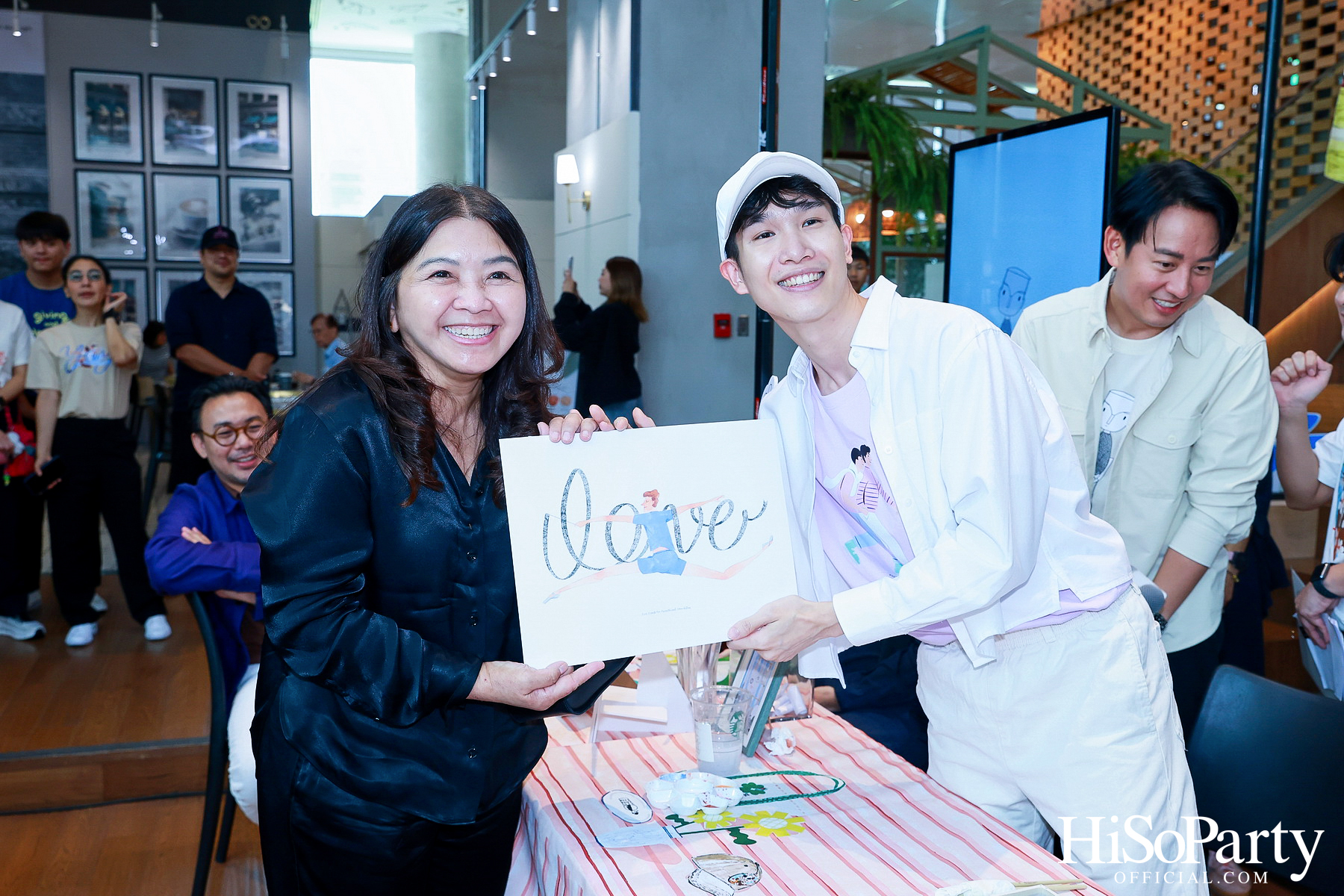 ‘Giving and Happiness’ ปีที่ 10 โดยมูลนิธิรามาธิบดีฯ และ 5 ศิลปิน ร่วมส่งต่อ ‘ความสุขไม่มีที่สิ้นสุด’ ผ่านคอลเลกชันของที่ระลึกสุดสร้างสรรค์