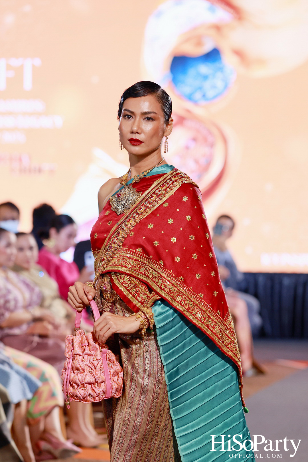 SIRIVANNAVARI ร่วมกับ ICONCRAFT เปิดตัวคอลเลกชันกระเป๋าผ้าไทย ‘S’CRAFT: Craftsmanship 2025