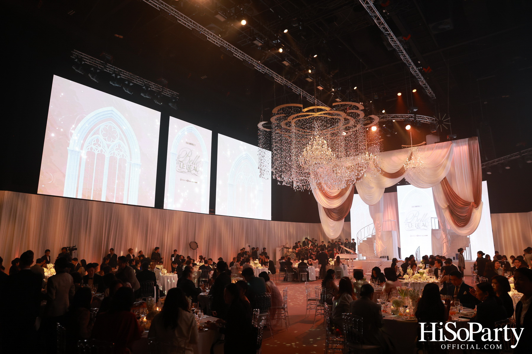 EM DISTRICT เนรมิตค่ำคืนสุดสง่างาม ‘LA BELLE et LE BEAU 2025’ เปิดตัว 15 หนุ่มสาว GEN Z ที่มากด้วยความสามารถ และแพชชั่น