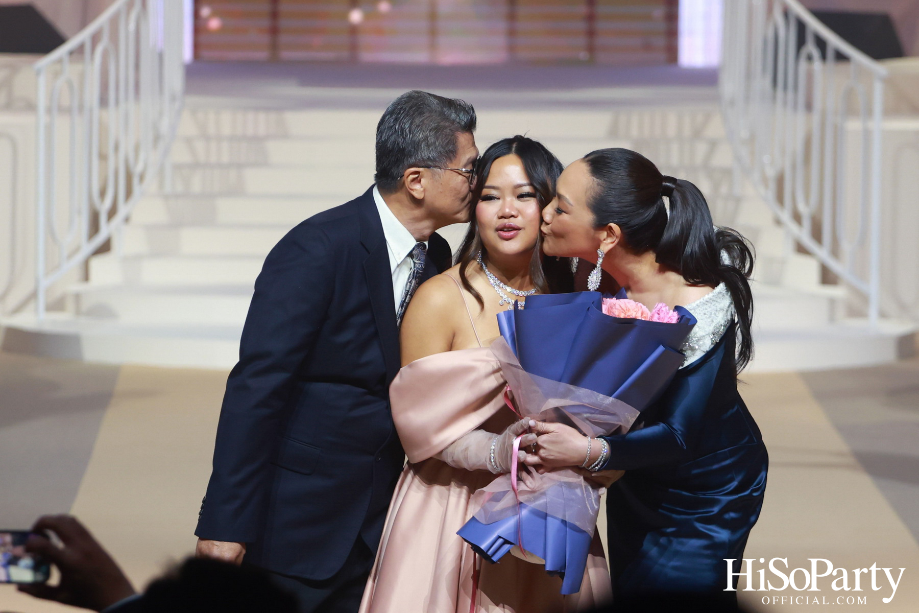 EM DISTRICT เนรมิตค่ำคืนสุดสง่างาม ‘LA BELLE et LE BEAU 2025’ เปิดตัว 15 หนุ่มสาว GEN Z ที่มากด้วยความสามารถ และแพชชั่น