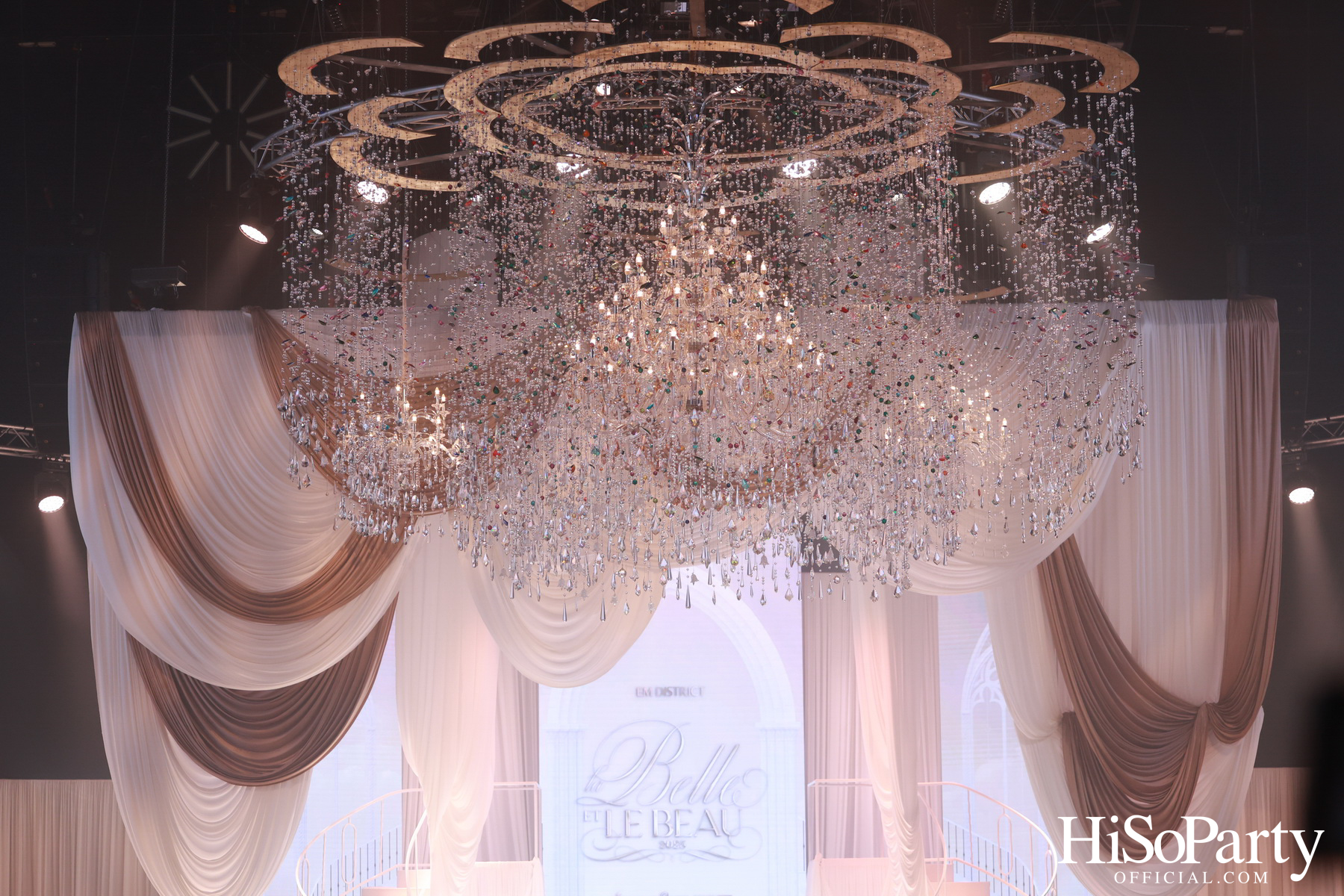 EM DISTRICT เนรมิตค่ำคืนสุดสง่างาม ‘LA BELLE et LE BEAU 2025’ เปิดตัว 15 หนุ่มสาว GEN Z ที่มากด้วยความสามารถ และแพชชั่น