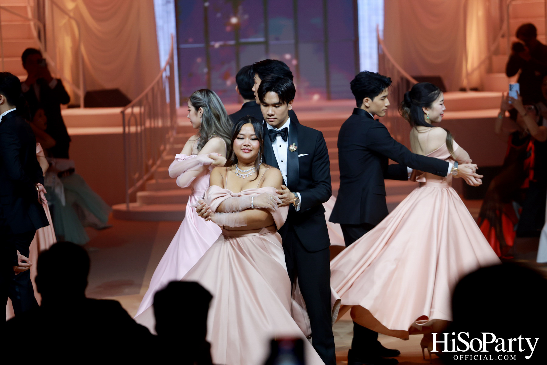 EM DISTRICT เนรมิตค่ำคืนสุดสง่างาม ‘LA BELLE et LE BEAU 2025’ เปิดตัว 15 หนุ่มสาว GEN Z ที่มากด้วยความสามารถ และแพชชั่น