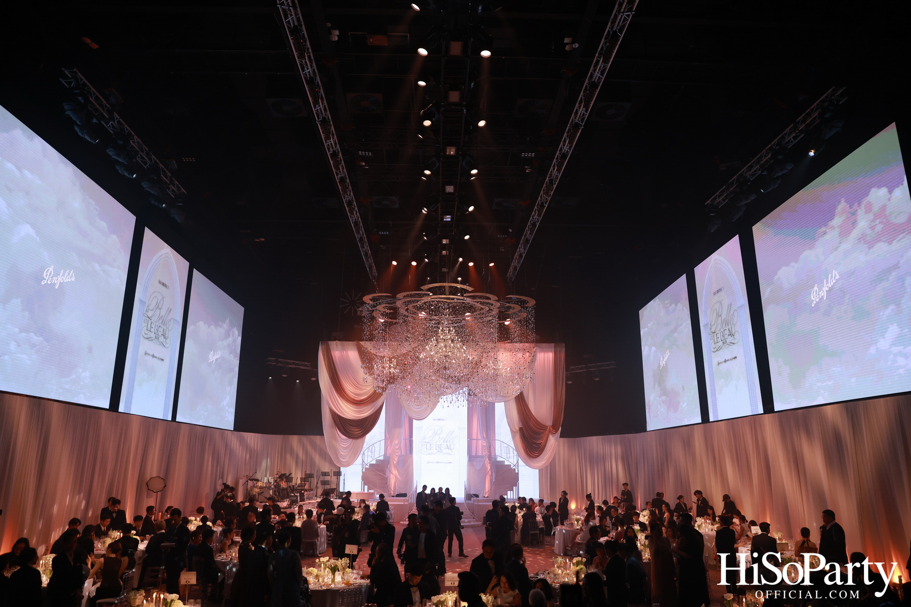 EM DISTRICT เนรมิตค่ำคืนสุดสง่างาม ‘LA BELLE et LE BEAU 2025’ เปิดตัว 15 หนุ่มสาว GEN Z ที่มากด้วยความสามารถ และแพชชั่น