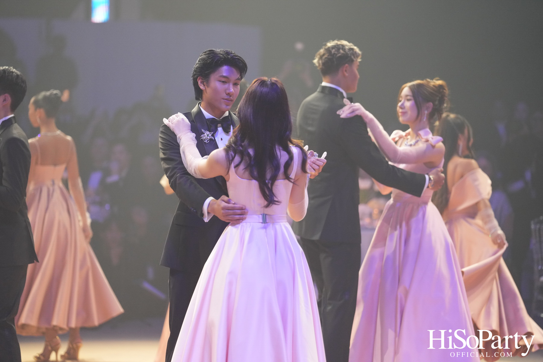 EM DISTRICT เนรมิตค่ำคืนสุดสง่างาม ‘LA BELLE et LE BEAU 2025’ เปิดตัว 15 หนุ่มสาว GEN Z ที่มากด้วยความสามารถ และแพชชั่น