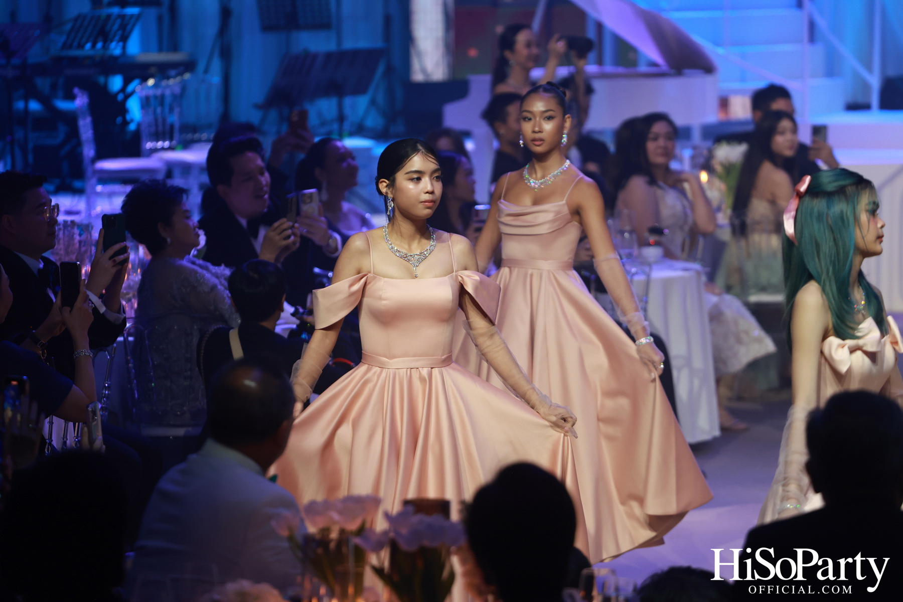 EM DISTRICT เนรมิตค่ำคืนสุดสง่างาม ‘LA BELLE et LE BEAU 2025’ เปิดตัว 15 หนุ่มสาว GEN Z ที่มากด้วยความสามารถ และแพชชั่น