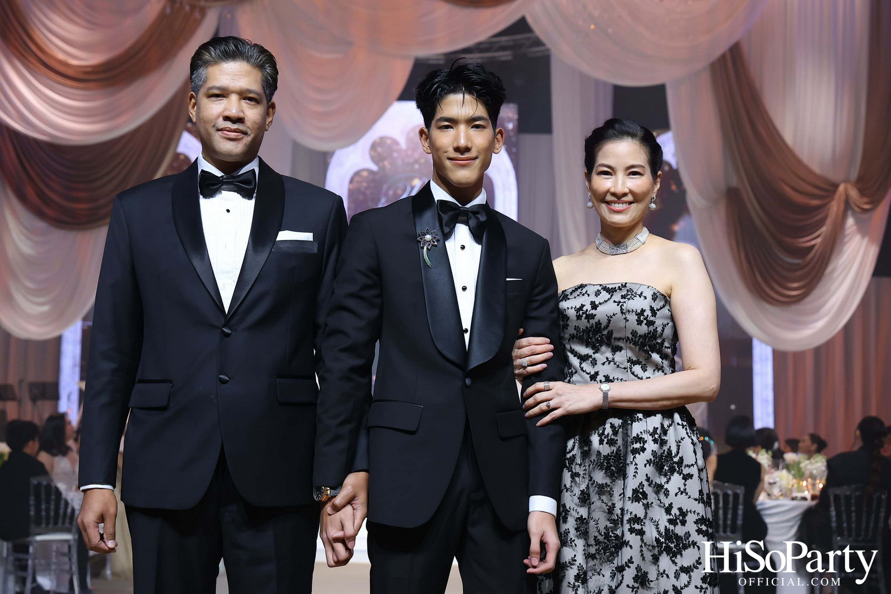 EM DISTRICT เนรมิตค่ำคืนสุดสง่างาม ‘LA BELLE et LE BEAU 2025’ เปิดตัว 15 หนุ่มสาว GEN Z ที่มากด้วยความสามารถ และแพชชั่น