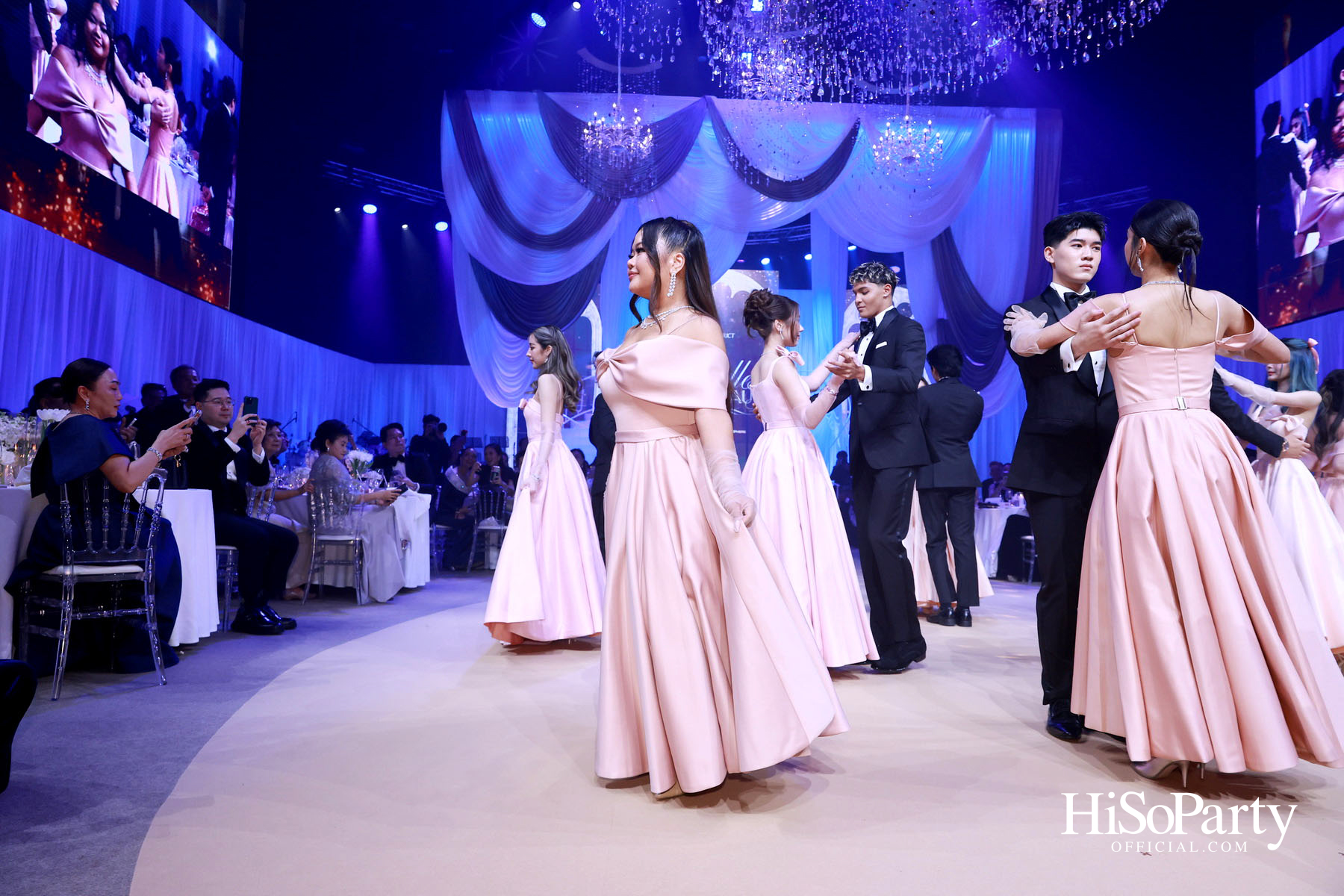 EM DISTRICT เนรมิตค่ำคืนสุดสง่างาม ‘LA BELLE et LE BEAU 2025’ เปิดตัว 15 หนุ่มสาว GEN Z ที่มากด้วยความสามารถ และแพชชั่น