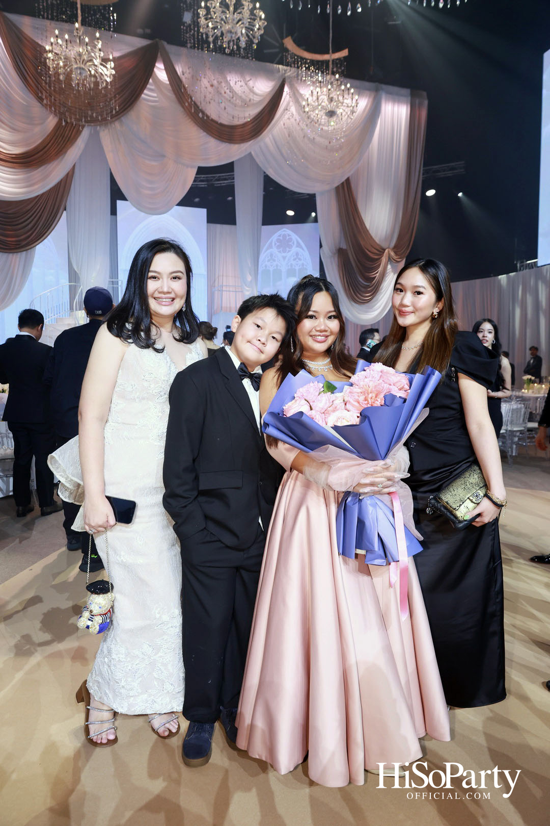 EM DISTRICT เนรมิตค่ำคืนสุดสง่างาม ‘LA BELLE et LE BEAU 2025’ เปิดตัว 15 หนุ่มสาว GEN Z ที่มากด้วยความสามารถ และแพชชั่น