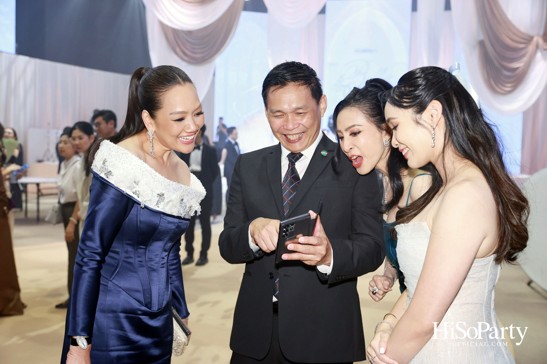 EM DISTRICT เนรมิตค่ำคืนสุดสง่างาม ‘LA BELLE et LE BEAU 2025’ เปิดตัว 15 หนุ่มสาว GEN Z ที่มากด้วยความสามารถ และแพชชั่น