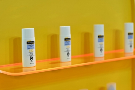 Neutrogena เปิดตัว ‘กันแดดสายลับ’ Ultra Sheer Fluid Sunscreen พร้อมพรีเซนเตอร์ใหม่ เจี๊ยบ–ลลนา ในคอนเซปต์ Smart Beauty