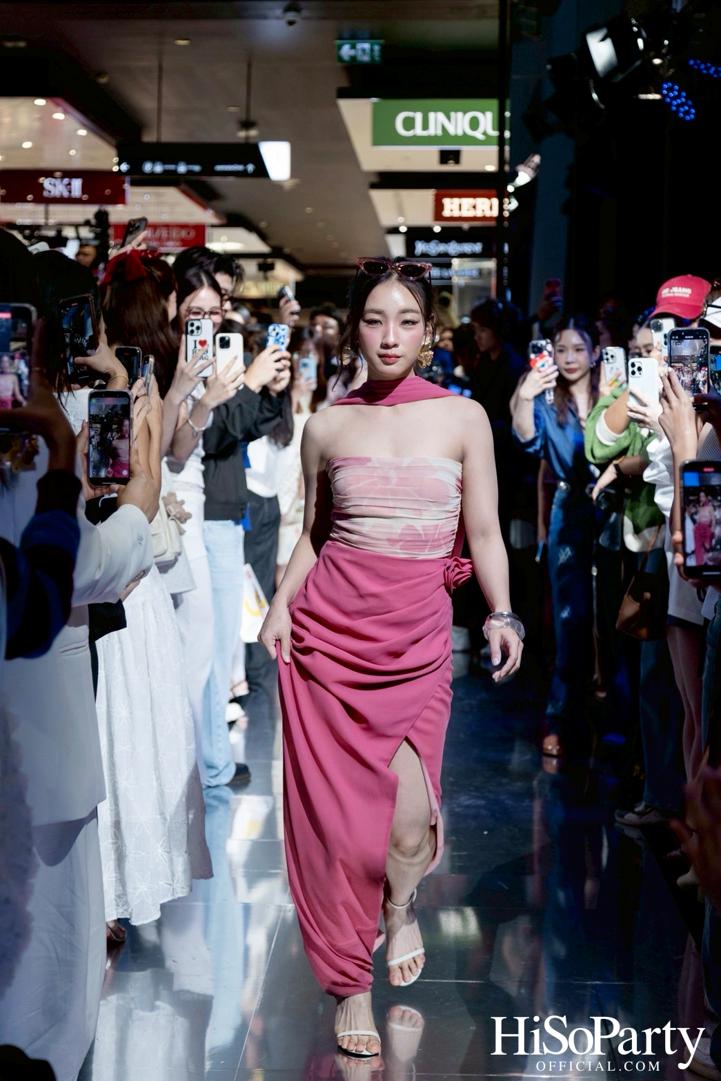 Central The Fashion Disruptors 2025 รวมพลัง 16 แบรนด์ออนไลน์ไทย สู่แฟชั่นโชว์ยิ่งใหญ่บนรันเวย์