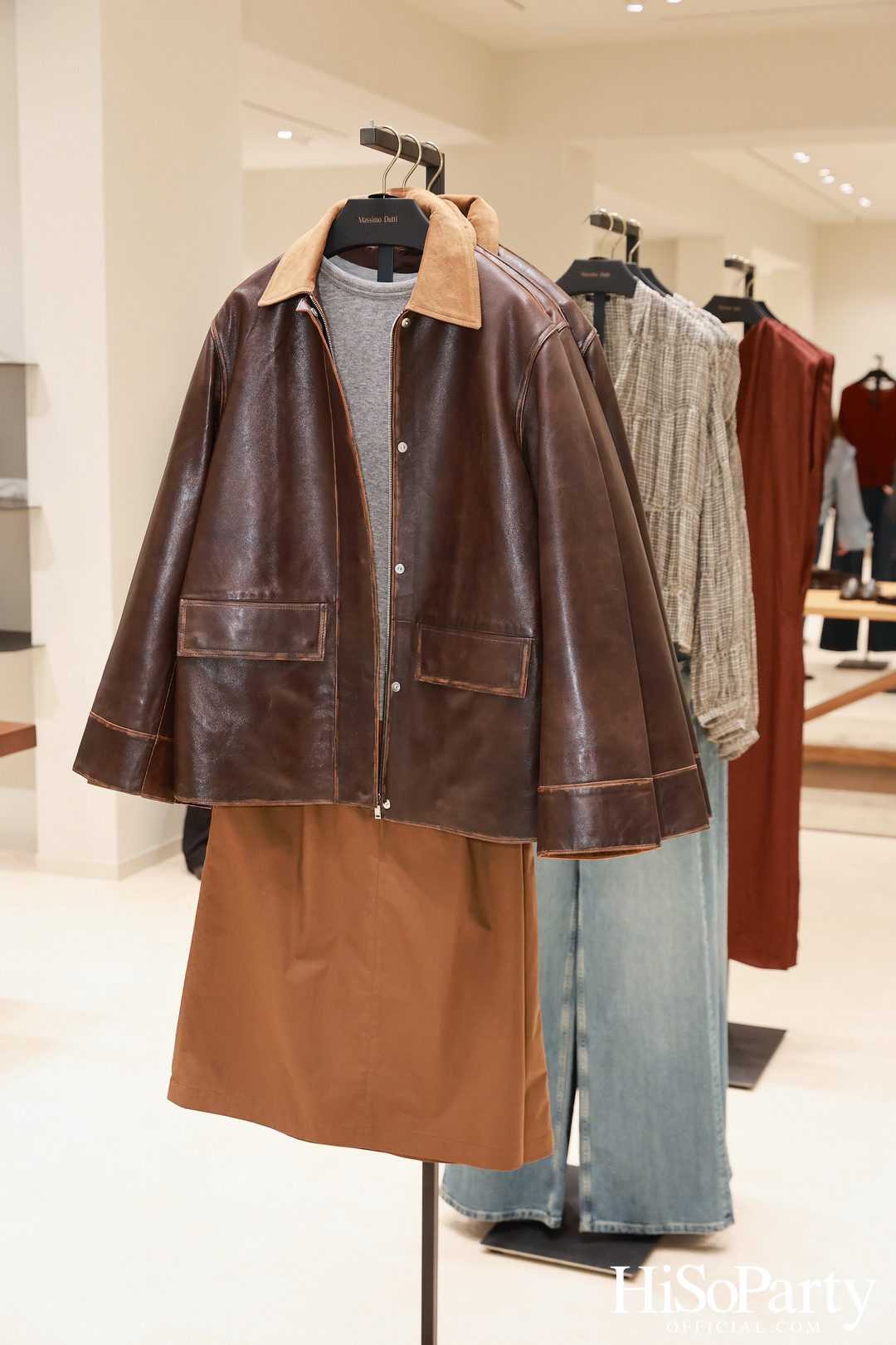 Massimo Dutti เปิดแฟลกชิพสโตร์โฉมใหม่ ณ ICONSIAM พร้อมเปิดตัวคอลเลกชันล่าสุดและนิทรรศการศิลป์จาก PHKA Studio