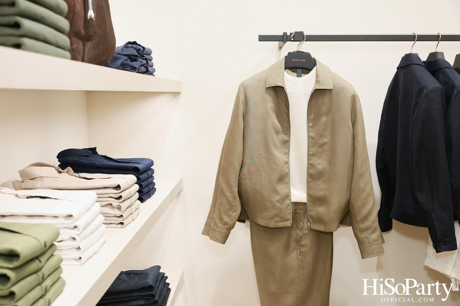 Massimo Dutti เปิดแฟลกชิพสโตร์โฉมใหม่ ณ ICONSIAM พร้อมเปิดตัวคอลเลกชันล่าสุดและนิทรรศการศิลป์จาก PHKA Studio
