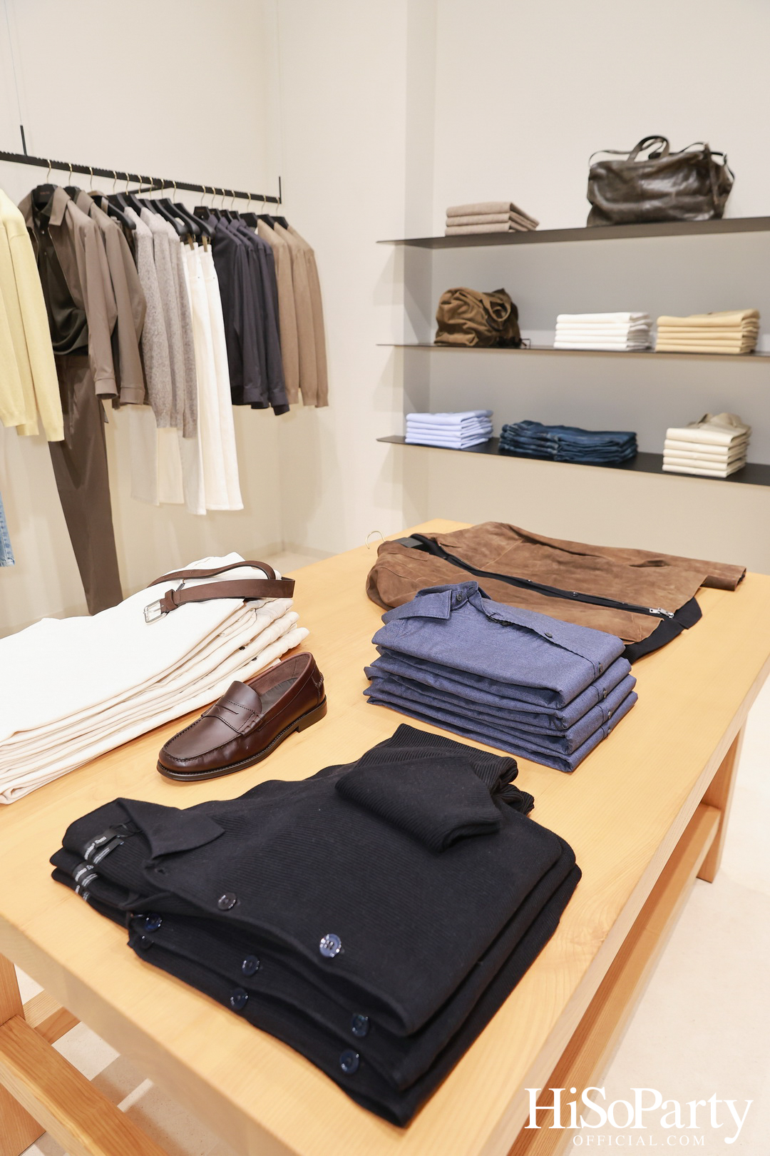 Massimo Dutti เปิดแฟลกชิพสโตร์โฉมใหม่ ณ ICONSIAM พร้อมเปิดตัวคอลเลกชันล่าสุดและนิทรรศการศิลป์จาก PHKA Studio