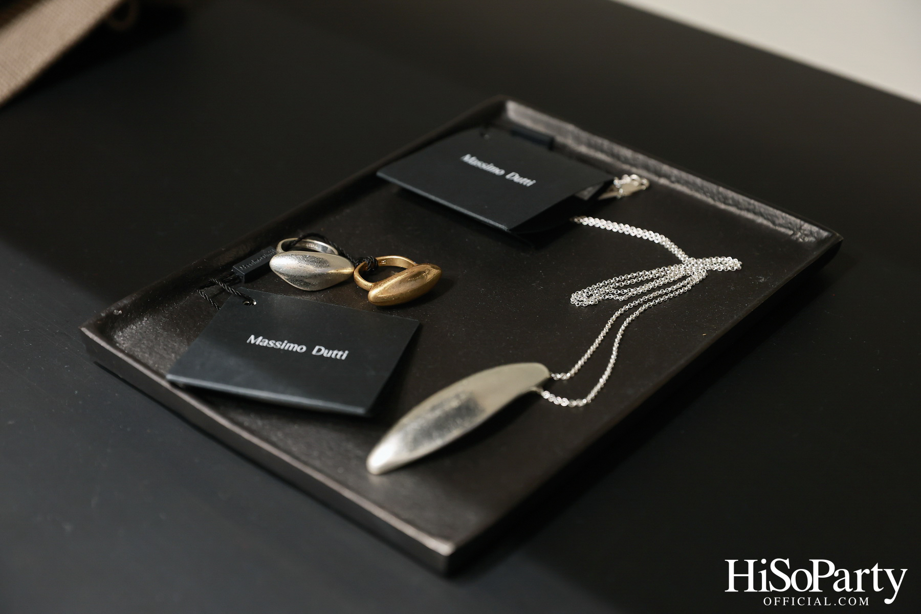 Massimo Dutti เปิดแฟลกชิพสโตร์โฉมใหม่ ณ ICONSIAM พร้อมเปิดตัวคอลเลกชันล่าสุดและนิทรรศการศิลป์จาก PHKA Studio